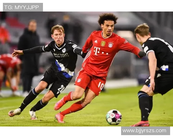 拜仁慕尼黑开门红压力下领跑德甲积分榜