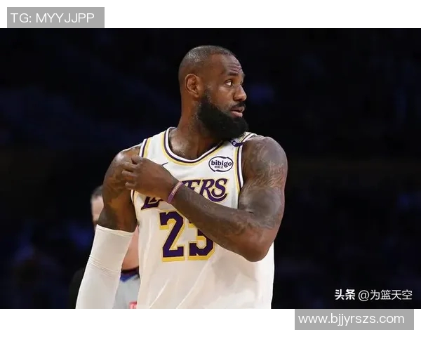 詹姆斯再度领衔湖人取得胜利，表现强势登顶西部排名